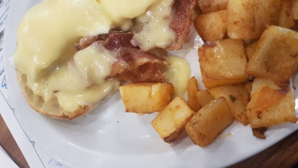 Resto-Bar Le Cheminot | restaurant | 254 Rue Deveault, Gatineau, QC J8Z 1S6, Canada | 8197772121 OR +1 819-777-2121