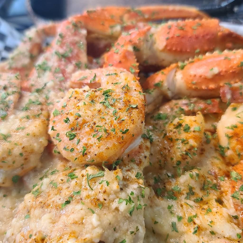 Qs Crackin Crab & Seafood Kitchen | restaurant | 5240 N Atlantic Ave, Cocoa Beach, FL 32931, USA | 3216134044 OR +1 321-613-4044