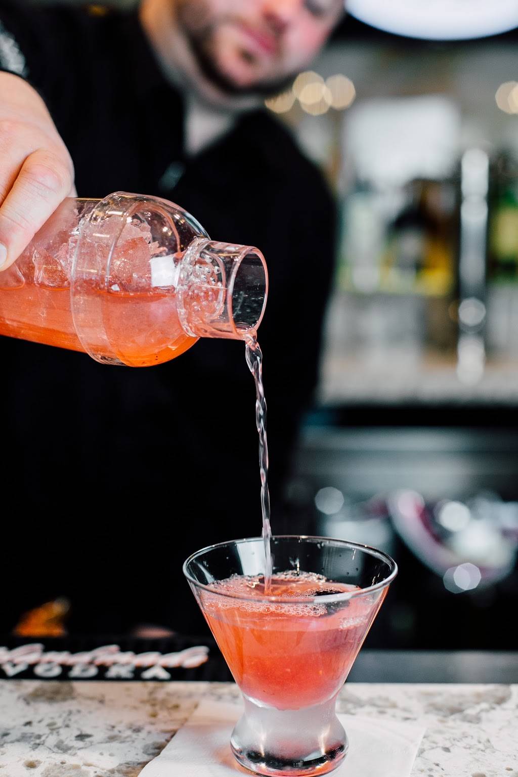 B-Town Kitchen And Raw Bar | restaurant | 714 Lakeway Dr, Bellingham, WA 98229, USA | 3603926520 OR +1 360-392-6520