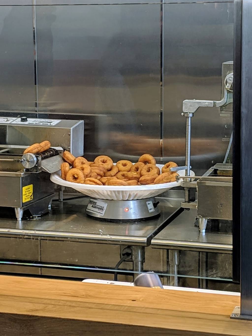 Duck Donuts - Pinecrest | bakery | 200 Park Ave Suite 140, Highland Hills, OH 44122, USA | 2163310184 OR +1 216-331-0184