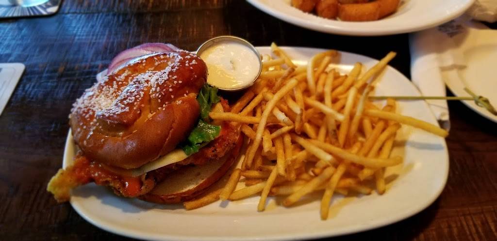 Clubhouse BFD | restaurant | 2265 Crooks Rd, Rochester Hills, MI 48309, USA | 2482896093 OR +1 248-289-6093