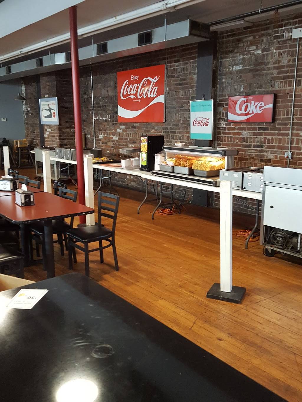 Berts Chuck Wagon | restaurant | 101 E Main St, Collinsville, IL 62234, USA | 6183447993 OR +1 618-344-7993