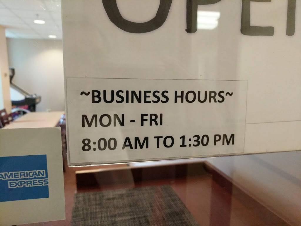 Trax Lakeside Cafe | restaurant | 2801 Lakeside Dr, Deerfield, IL 60015, USA | 8472360203 OR +1 847-236-0203