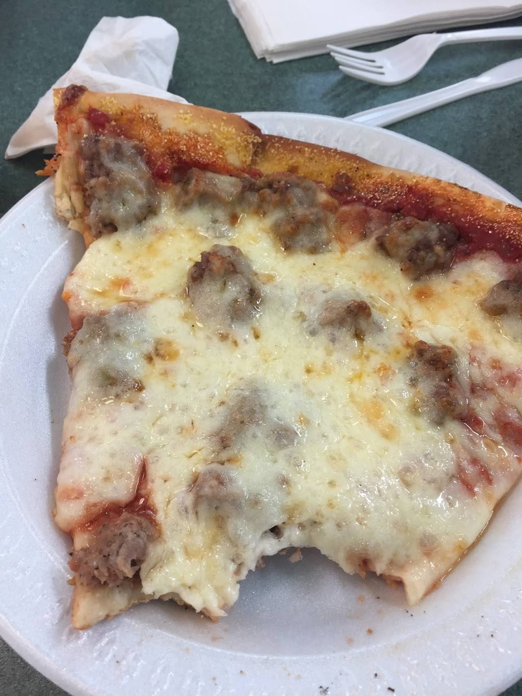 Lucky Dog | restaurant | 1201 Cermak Rd, Broadview, IL 60155, USA | 7083453500 OR +1 708-345-3500