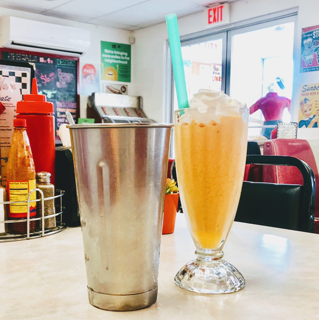 Flashbacks Diner | restaurant | 13856 S Sunland Gin Rd, Arizona City, AZ 85123, USA | 5204941250 OR +1 520-494-1250