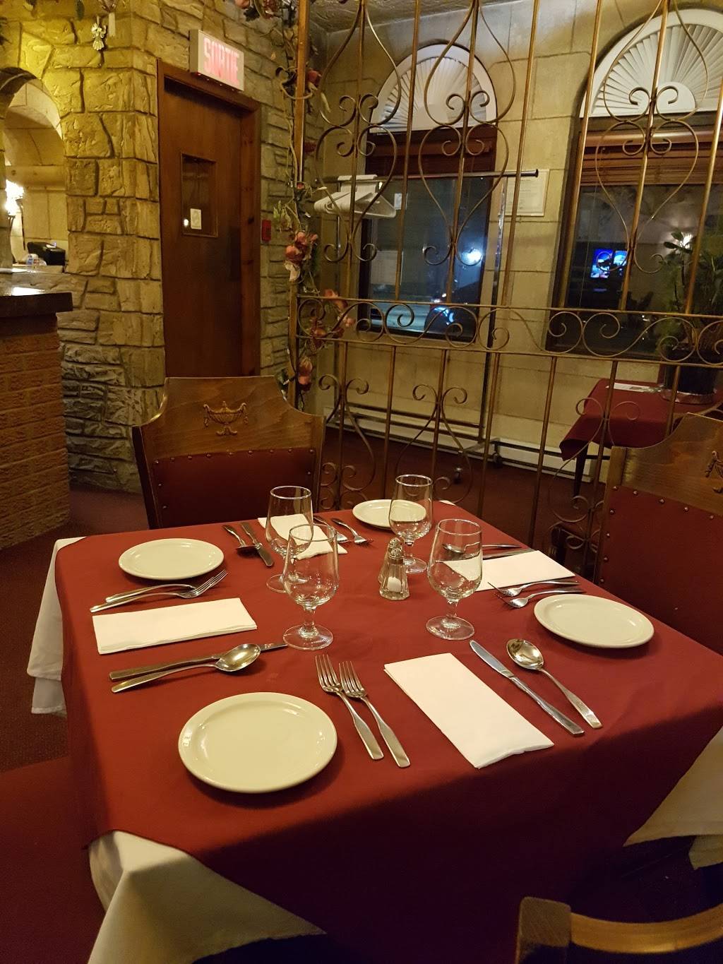 Restaurant Mamma Mia Pizzeria | restaurant | 6070 Chemin de la Côte-Saint-Luc, Montréal, QC H3X 2G8, Canada | 5144889504 OR +1 514-488-9504