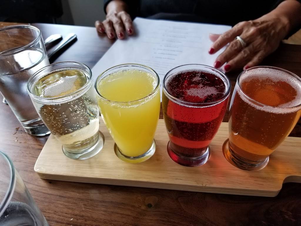 Fleenors Restaurant | restaurant | 400 W 4th St, Santa Ana, CA 92701, USA | 7143165421 OR +1 714-316-5421