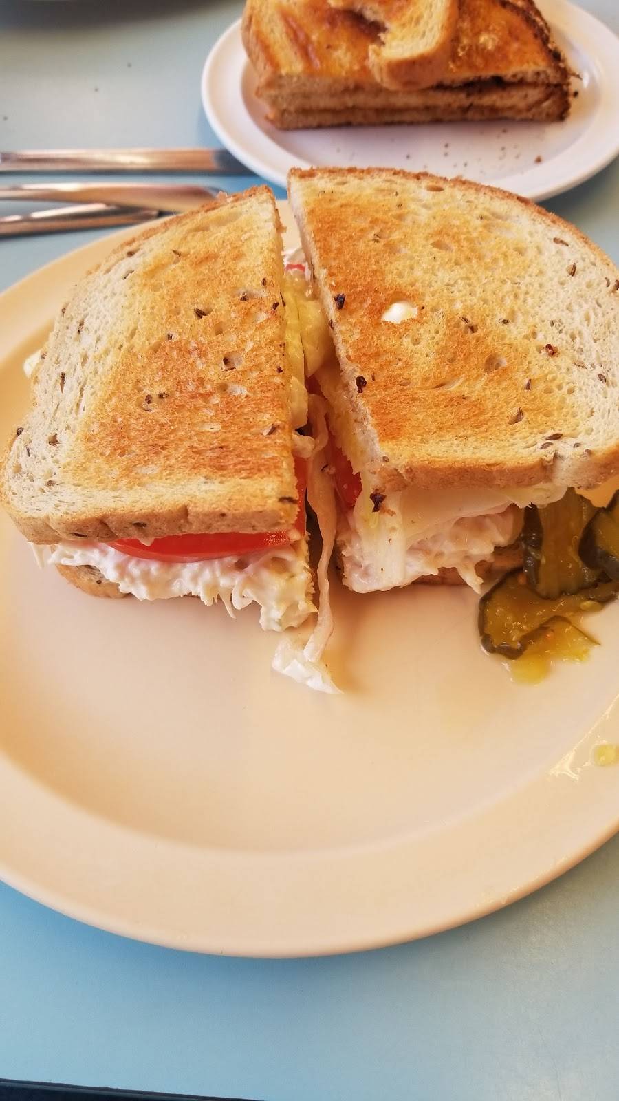 Brendas On the Causeway | restaurant | 314 Causeway Blvd, Dunedin, FL 34698, USA | 7277341405 OR +1 727-734-1405