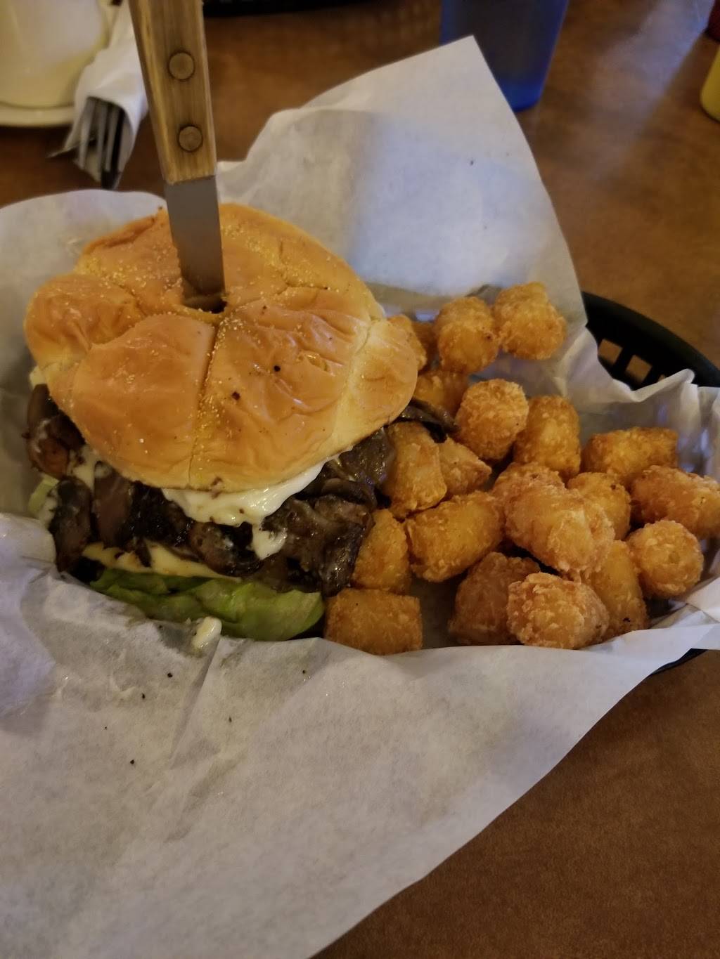 The Carriage Restaurant & Lounge | restaurant | 1334 12th Ave, Longview, WA 98632, USA | 3604258545 OR +1 360-425-8545