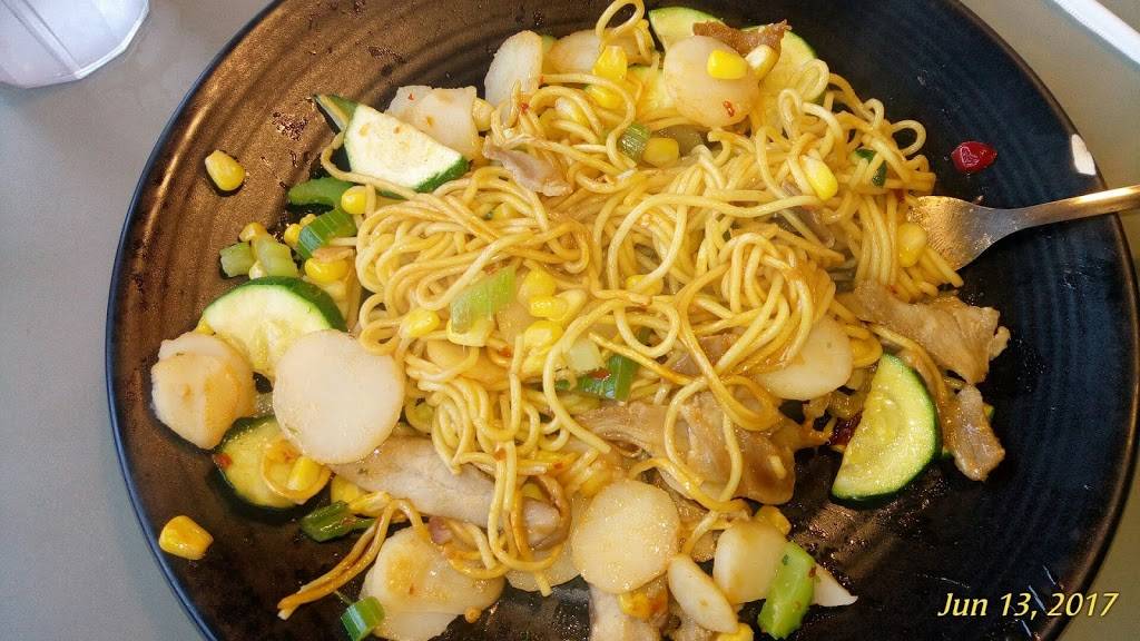 HuHot Mongolian Grill | restaurant | 7214 Green Bay Rd #100, Kenosha, WI 53142, USA | 2626978522 OR +1 262-697-8522