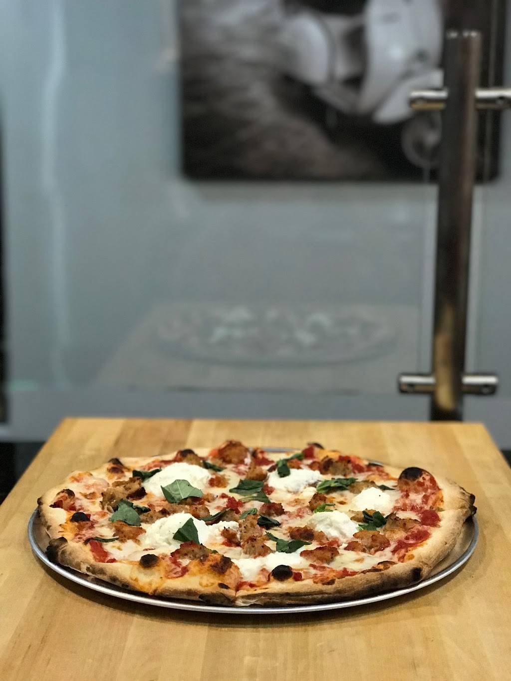 Novellas Pizza | restaurant | 56849 Grand River Ave, New Hudson, MI 48165, USA | 2486173371 OR +1 248-617-3371