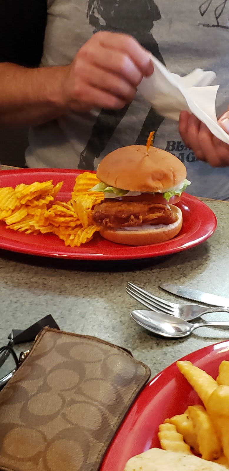 Hulls Hideaway | restaurant | 37 Potomac River Rd, Monterey, VA 24465, USA | 5404683463 OR +1 540-468-3463