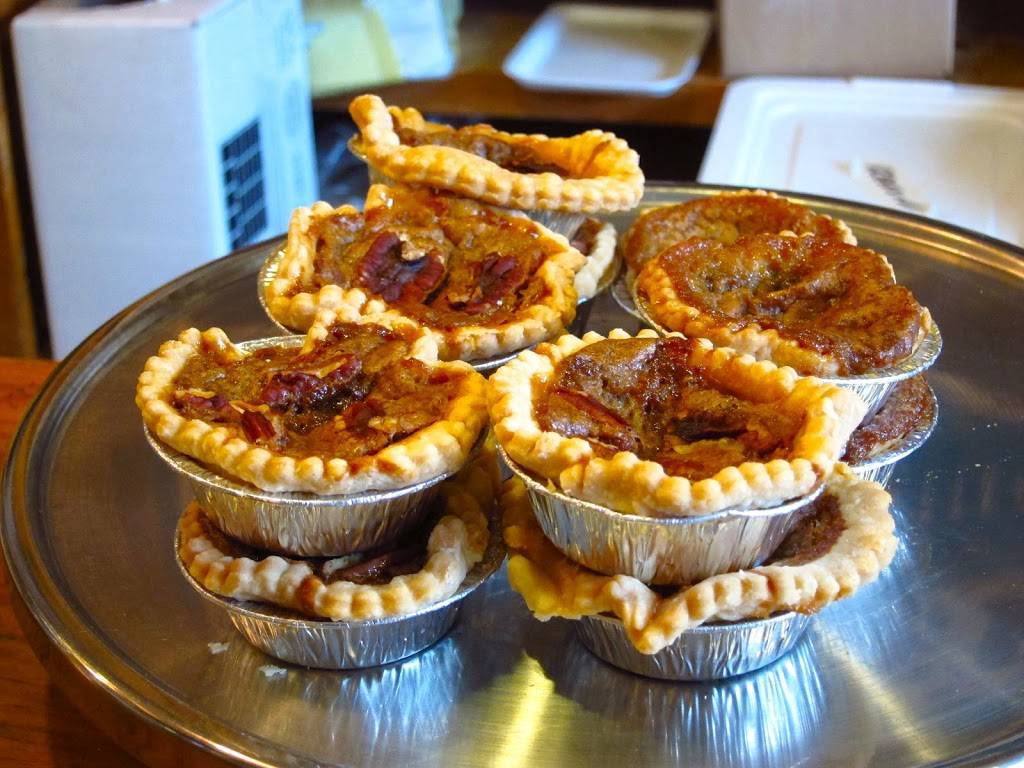 Ravenna Country Market | restaurant | 495972 Grey County Rd 2, Ravenna, ON N0H 2E0, Canada | 5195992796 OR +1 519-599-2796