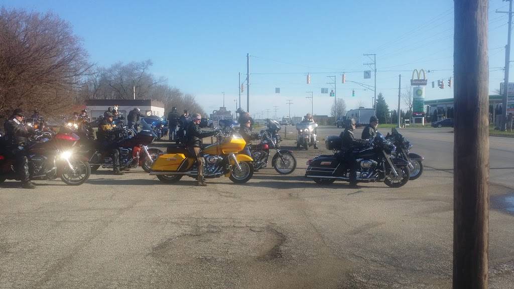 Raymonds Restaurant and Lounge. | restaurant | 66043 State Rte 19, Wakarusa, IN 46573, USA | 5748624140 OR +1 574-862-4140