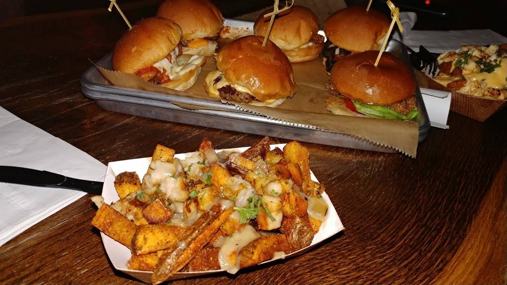 3rd Street Bar | restaurant | 4626 3rd Ave, Detroit, MI 48201, USA | 3138330603 OR +1 313-833-0603