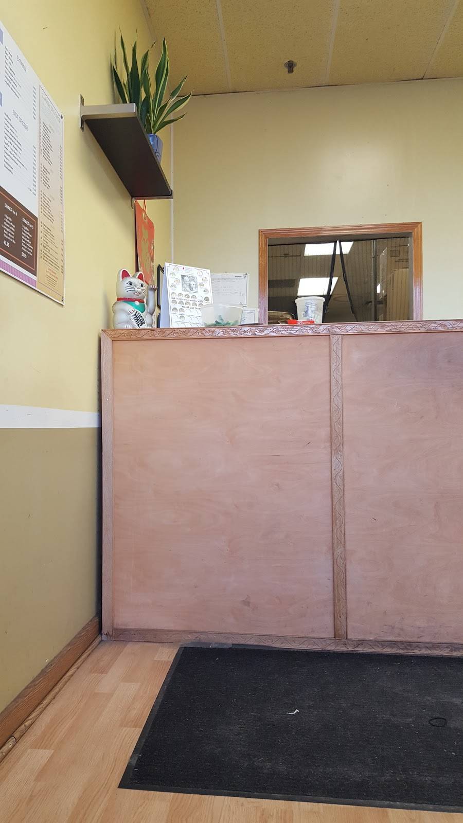 Lucky Wok | restaurant | 7878 N Milwaukee Ave, Niles, IL 60714, USA | 8479669798 OR +1 847-966-9798