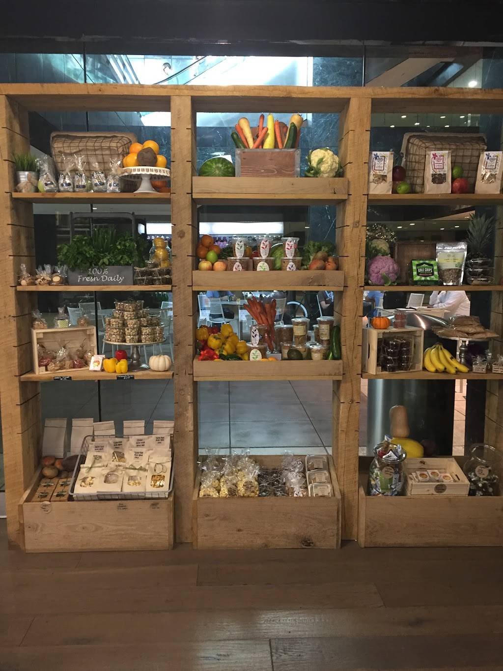 Om Nom Organics | restaurant | 444 S Flower St, Los Angeles, CA 90071, USA | 2136147004 OR +1 213-614-7004