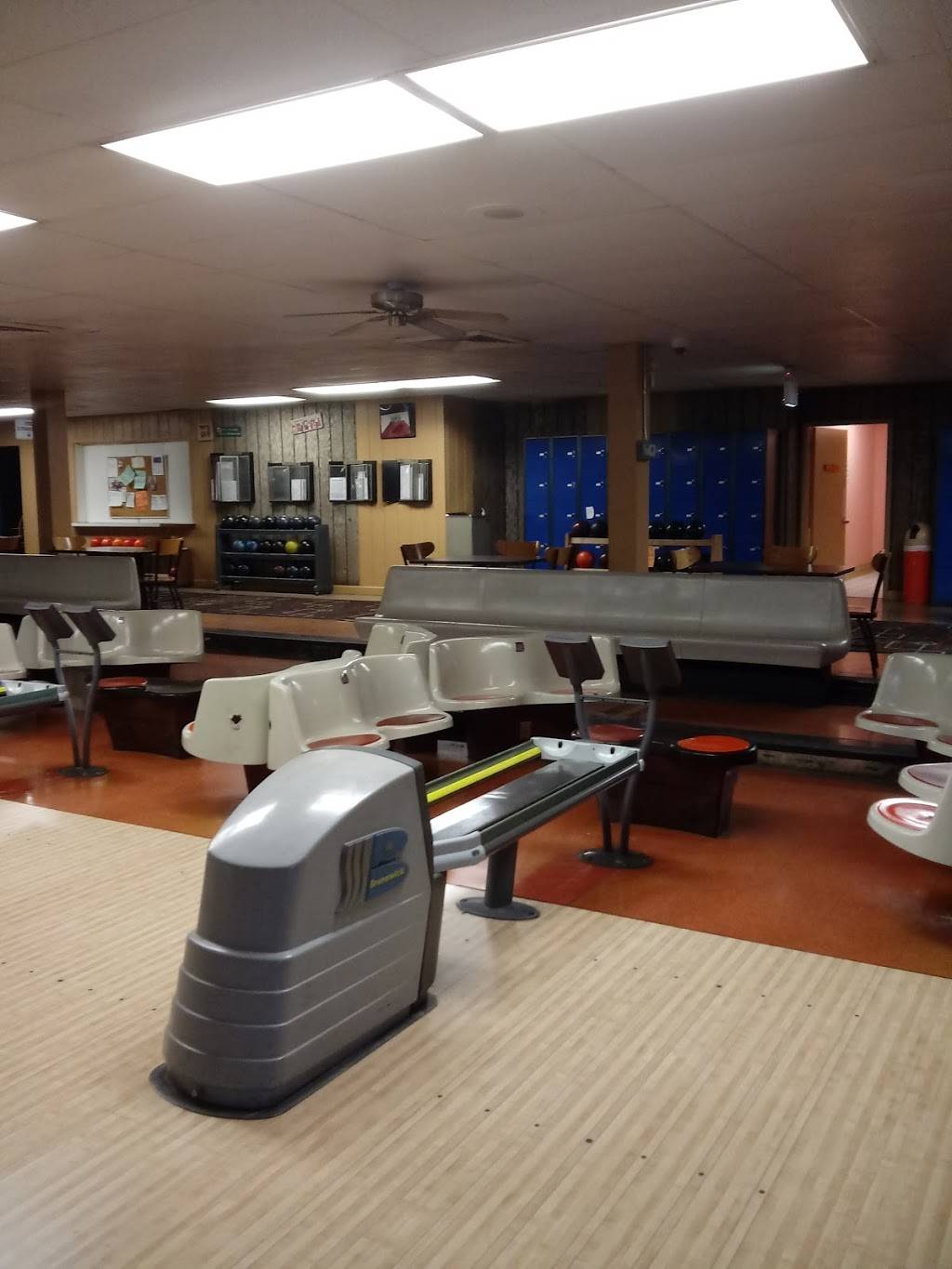 Skyway Lanes | restaurant | 9915 S Torrence Ave, Chicago, IL 60617, USA | 7737314535 OR +1 773-731-4535