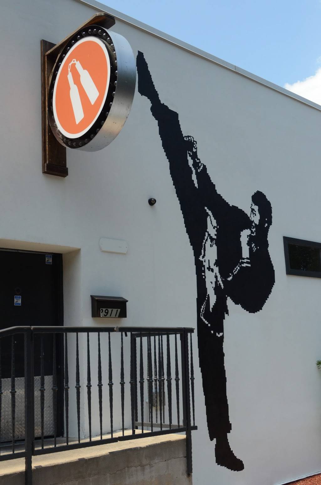 Kung Fu Saloon Dallas | restaurant | 2911 Routh St, Dallas, TX 75201, USA | 2147300283 OR +1 214-730-0283