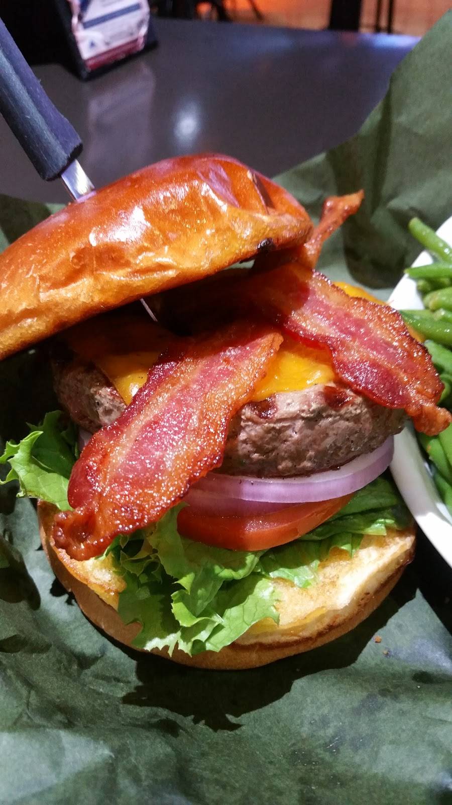 Bombshells | restaurant | 7501 N Stemmons Fwy, Dallas, TX 75247, USA | 2142672662 OR +1 214-267-2662