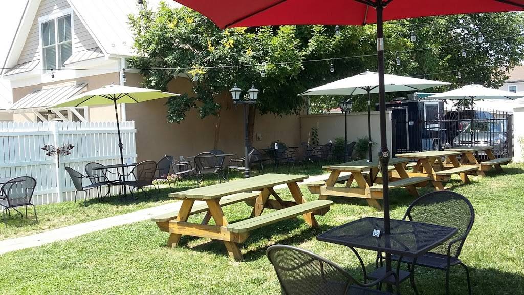 Deutschland Downtown | restaurant | 411 William St, Fredericksburg, VA 22401, USA | 5403734110 OR +1 540-373-4110