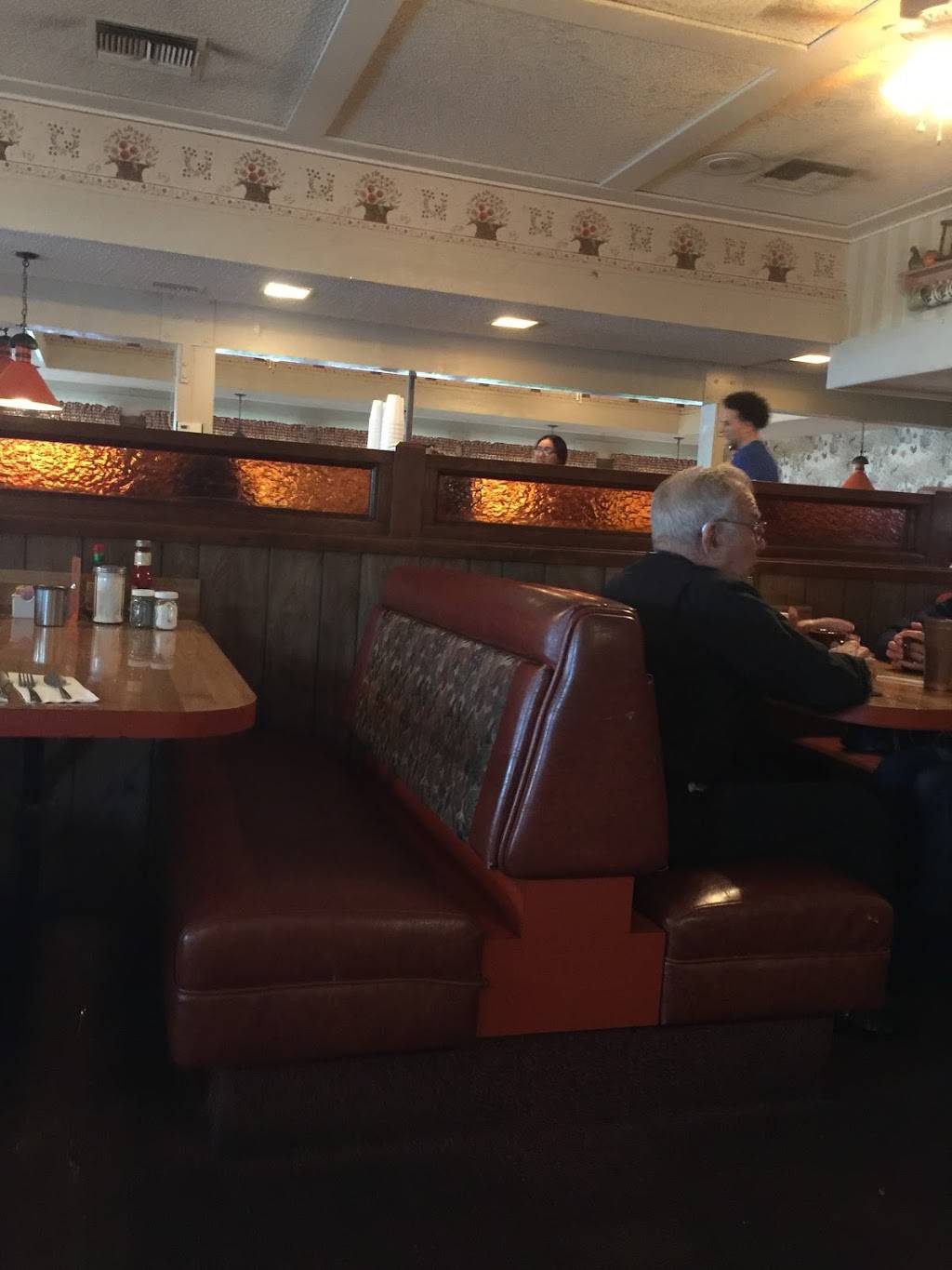 BJs Kountry Kitchen | restaurant | 6700 N Cedar Ave, Fresno, CA 93710, USA | 5592985456 OR +1 559-298-5456