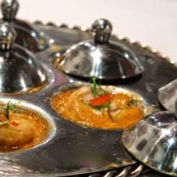 Si Laa Thai Dining | restaurant | 1128 S Robertson Blvd, Los Angeles, CA 90035, USA | 3108587738 OR +1 310-858-7738