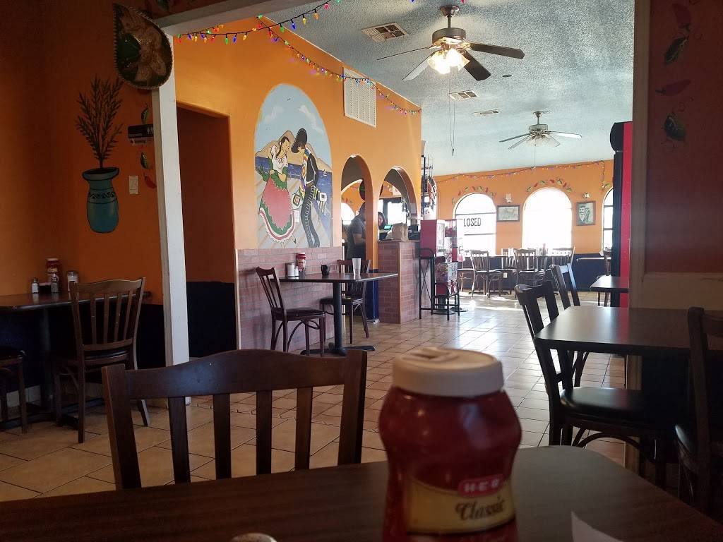 Zapatas Mexican Restaurant | restaurant | 1808 W 2nd St, Taylor, TX 76574, USA | 5123523995 OR +1 512-352-3995