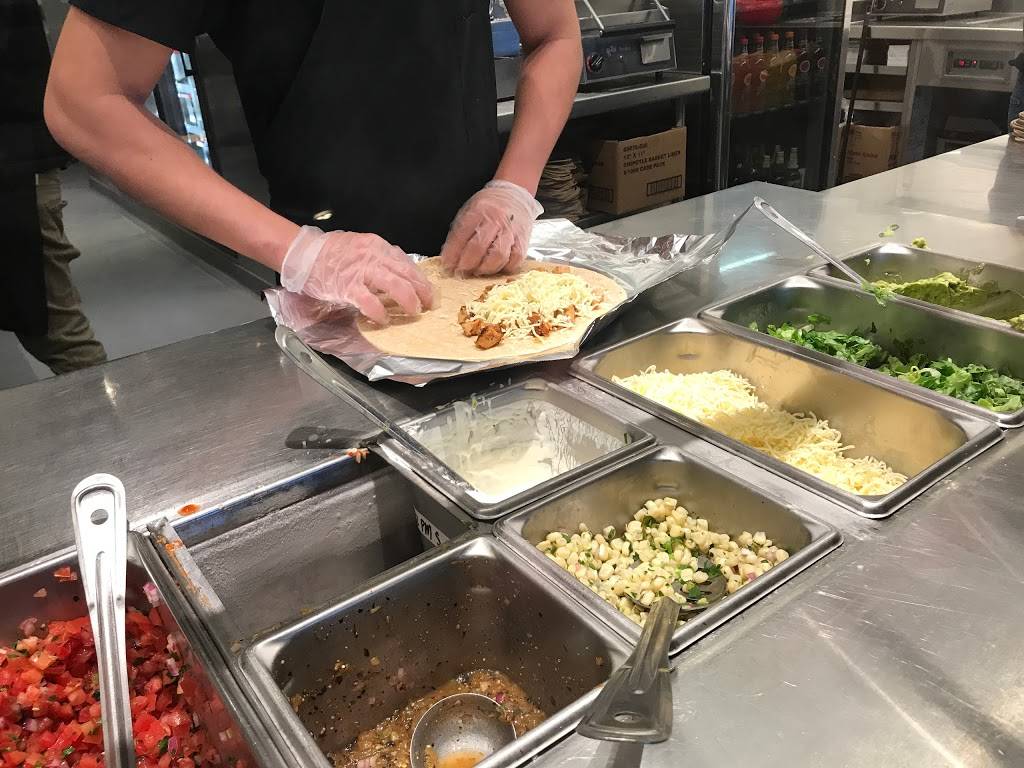 Chipotle Mexican Grill | restaurant | 490 S 68th St #110, West Des Moines, IA 50266, USA | 5152268527 OR +1 515-226-8527