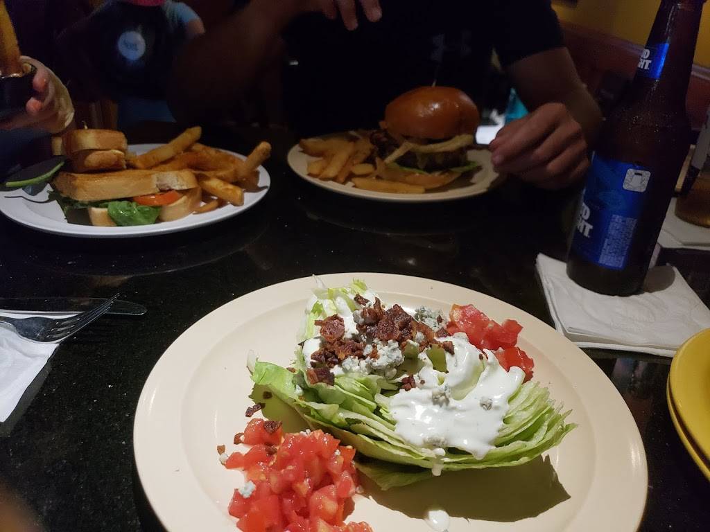 Windward Bar & Grille | restaurant | 282 Windward Passage, Clearwater, FL 33767, USA | 7274425900 OR +1 727-442-5900