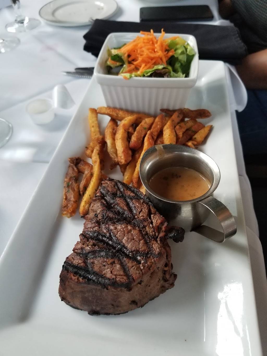 Restaurant Les Menus-Plaisirs | restaurant | 244 Boulevard Sainte-Rose, Laval, QC H7L 1L9, Canada | 4506250976 OR +1 450-625-0976