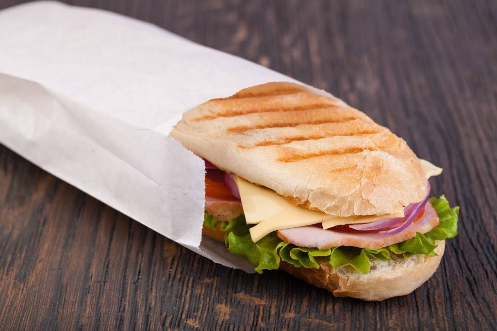 Tropical Lounge by Seacoast Suites Hotel | restaurant | 5101 Collins Ave, Miami Beach, FL 33140, USA | 7864566882 OR +1 786-456-6882