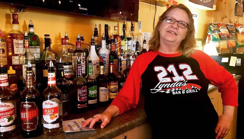 Lyndas Bar & Grill | restaurant | 212 E Centre St, Royalton, MN 56373, USA | 3203020117 OR +1 320-302-0117