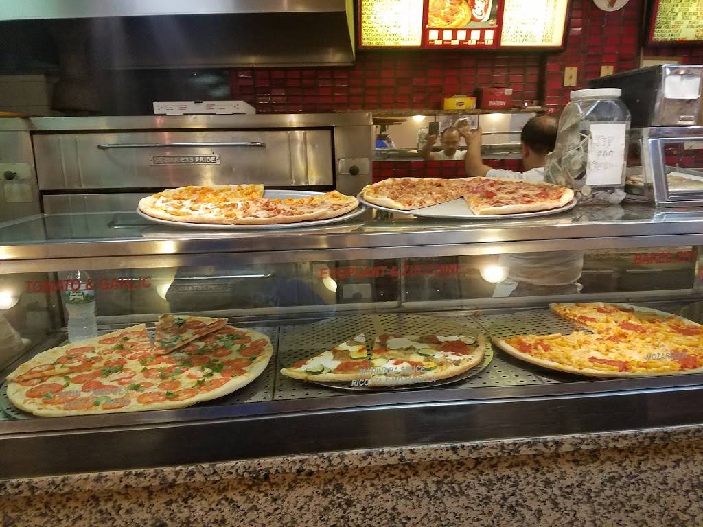 Nickys Pizzeria & Restaurant | restaurant | 144 N Chatsworth Ave, Larchmont, NY 10538, USA | 9148343232 OR +1 914-834-3232