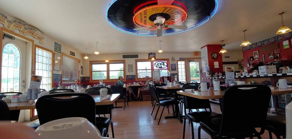 Cruisin Cafe | restaurant | 1010 Market St, Nekoosa, WI 54457, USA | 7158861626 OR +1 715-886-1626