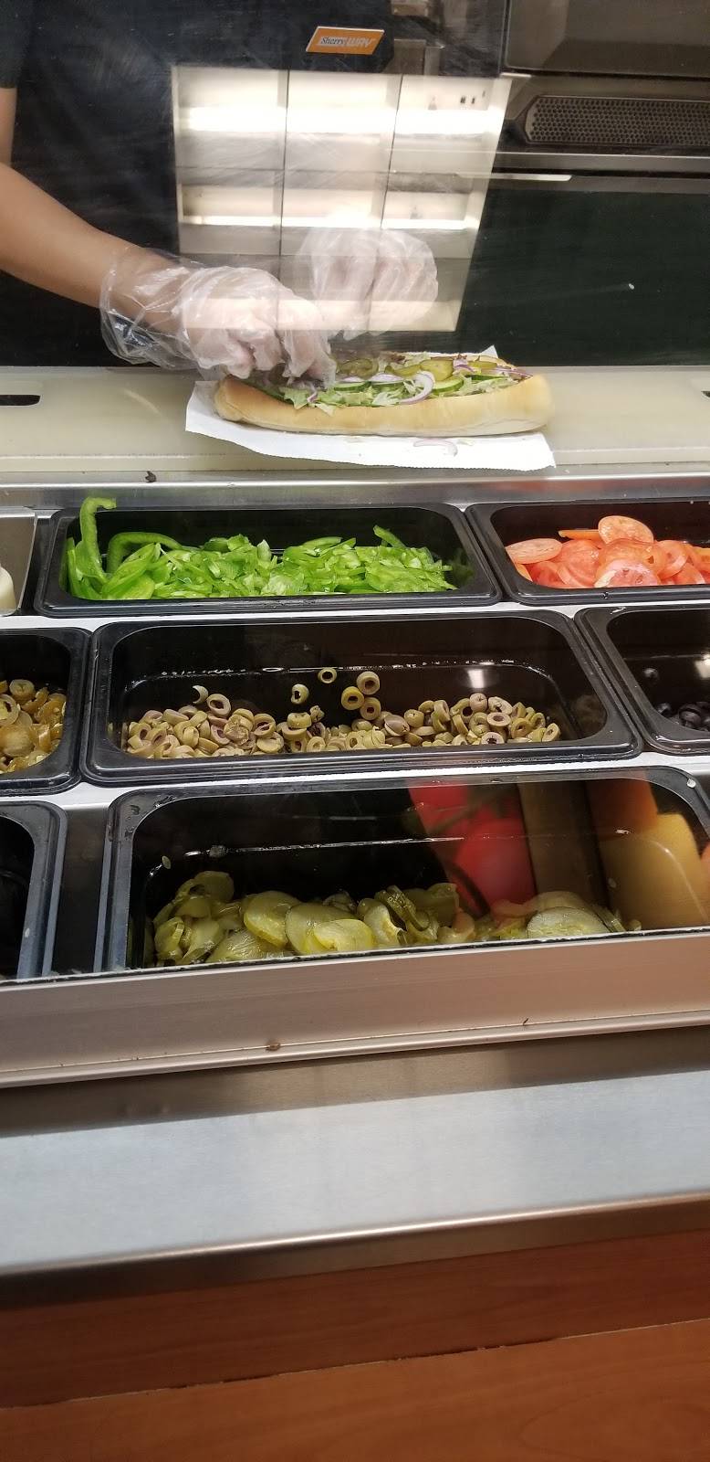 Subway | restaurant | 316 Wilson Ave, Toronto, ON M3H 1S8, Canada | 4166331222 OR +1 416-633-1222