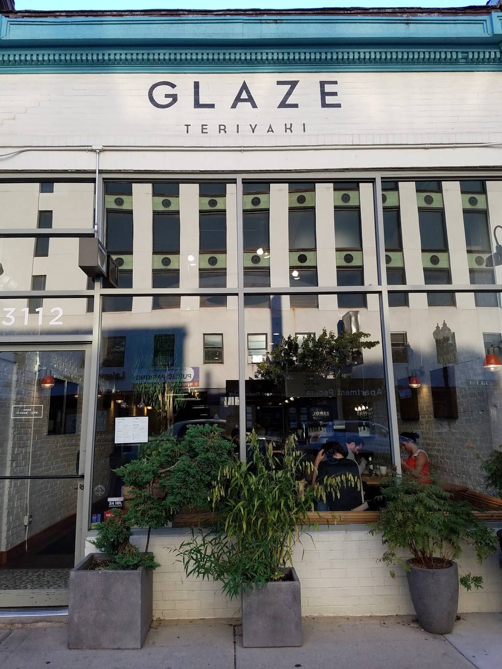 Glaze Teriyaki | meal takeaway | 3112 N Broadway, Chicago, IL 60657, USA | 7736973580 OR +1 773-697-3580