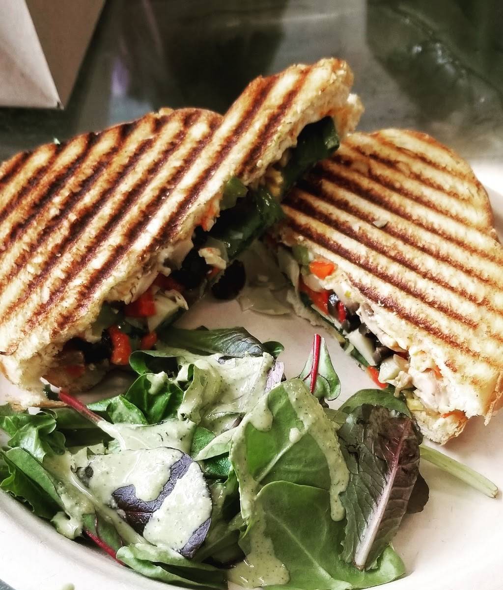 Organic Junkie | restaurant | 420 N Main St #109, Corona, CA 92880, USA | 9514757578 OR +1 951-475-7578