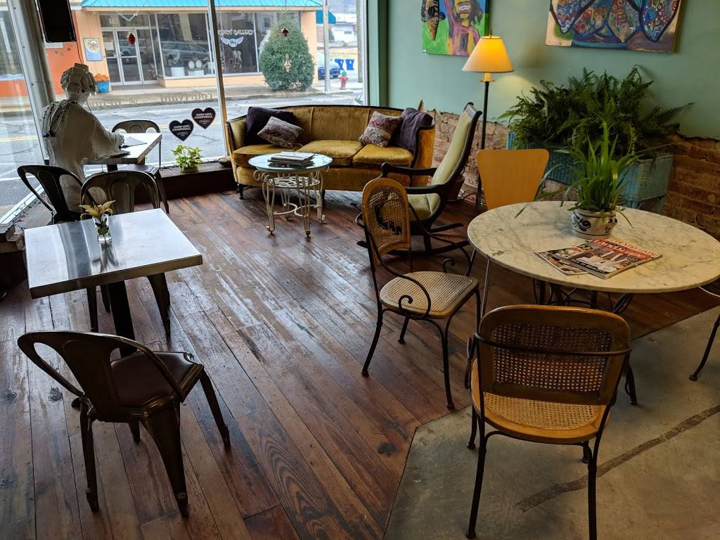 Peppercorn Restaurant | restaurant | 138 N Chatham Ave, Siler City, NC 27344, USA | 9195483145 OR +1 919-548-3145