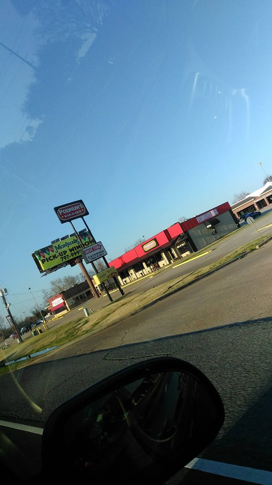 Podnuhs Bar-B-Que | restaurant | 7805 Youree Dr, Shreveport, LA 71105, USA | 3187977999 OR +1 318-797-7999