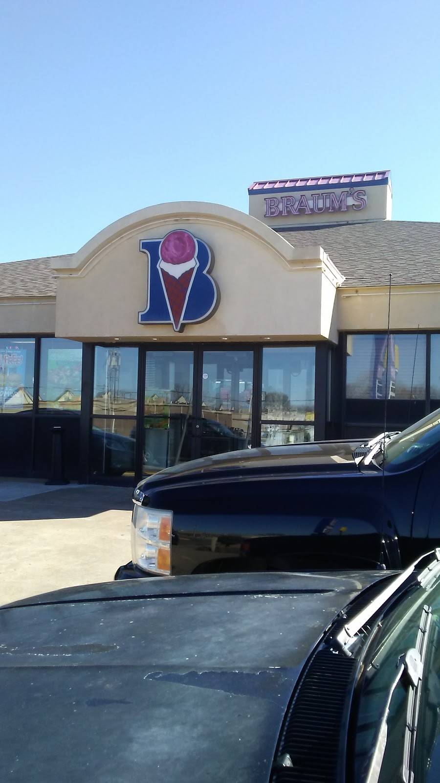 Braums Ice Cream and Burger Restaurant | restaurant | 3100 S Harrah Rd, Harrah, OK 73045, USA | 4053914700 OR +1 405-391-4700