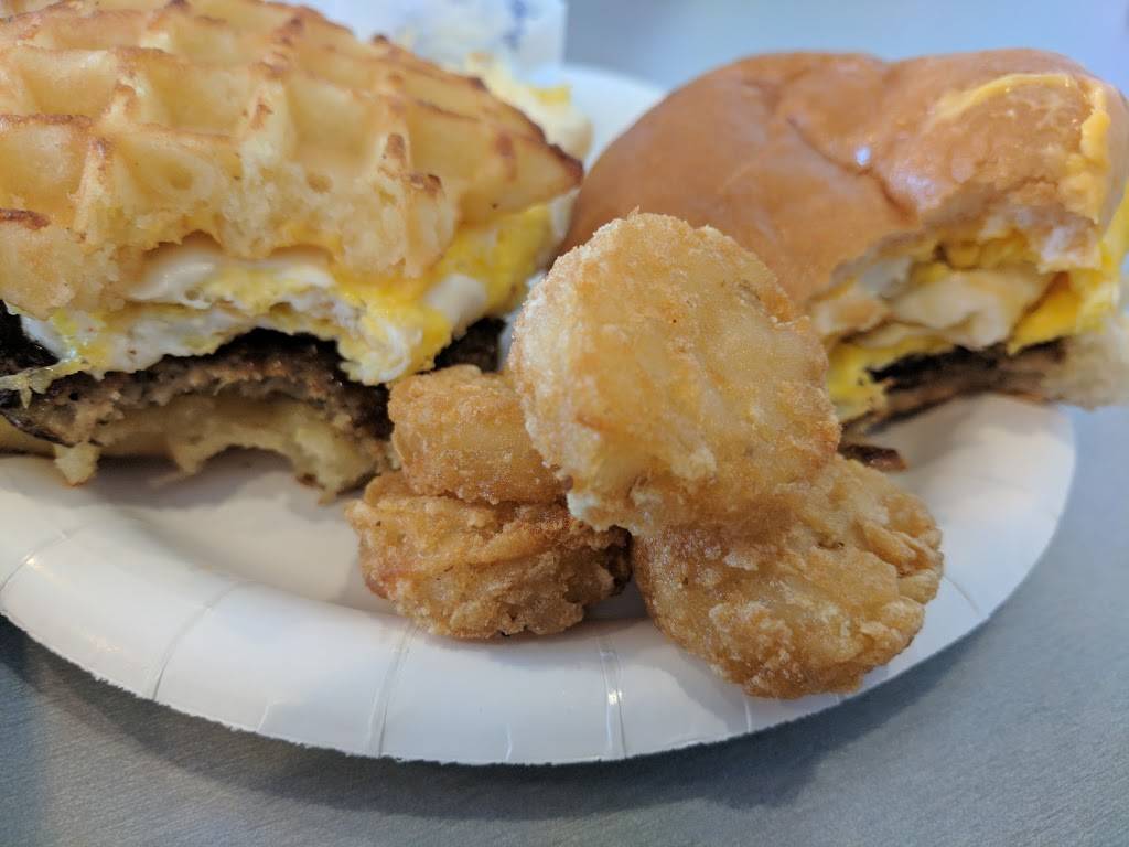 White Castle | restaurant | 3212 W Addison St, Chicago, IL 60618, USA | 7735392505 OR +1 773-539-2505