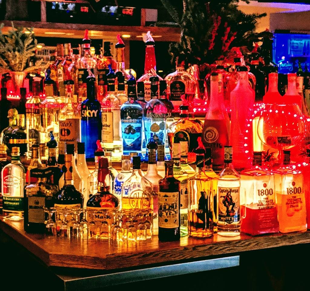 Moonraker Pub & Deck | restaurant | 110 N Jefferson St, Cromwell, IN 46732, USA | 2608562013 OR +1 260-856-2013