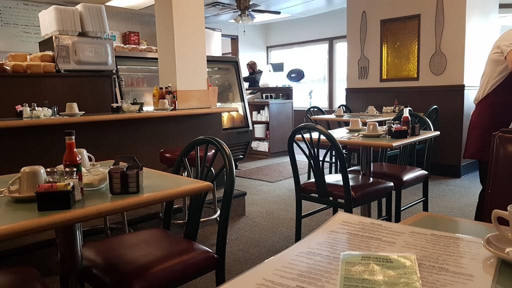 The Place To Be | restaurant | 1391 Warren Rd, Lakewood, OH 44107, USA | 2162268783 OR +1 216-226-8783