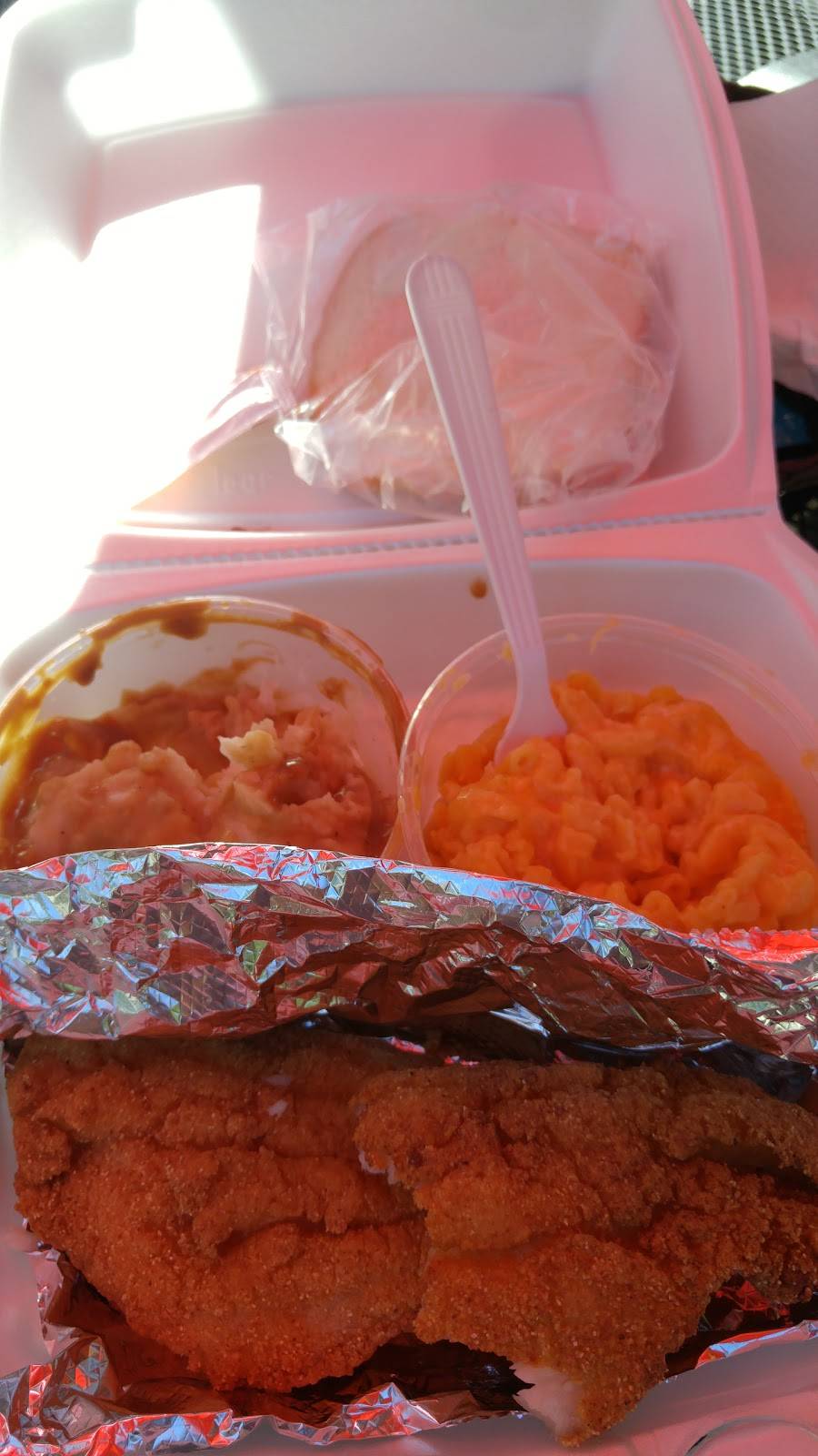 Ninos Southern Sides | restaurant | 4475 N Oakland Ave, Milwaukee, WI 53211, USA | 4149643663 OR +1 414-964-3663