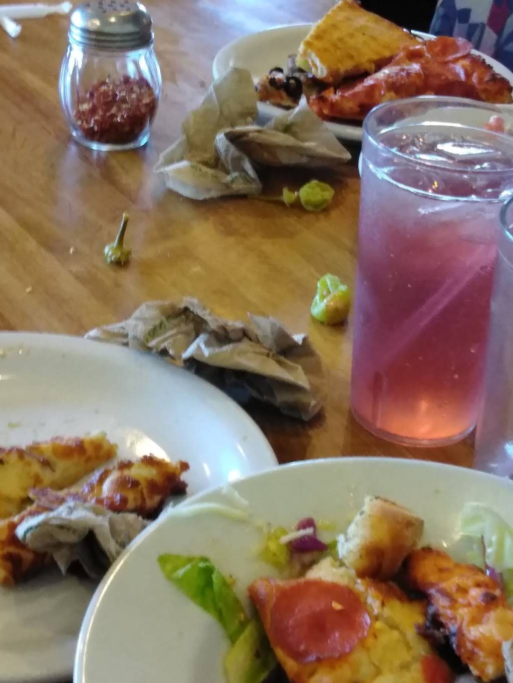 Round Table Pizza | meal delivery | 1449 E F St, Oakdale, CA 95361, USA | 2098472296 OR +1 209-847-2296