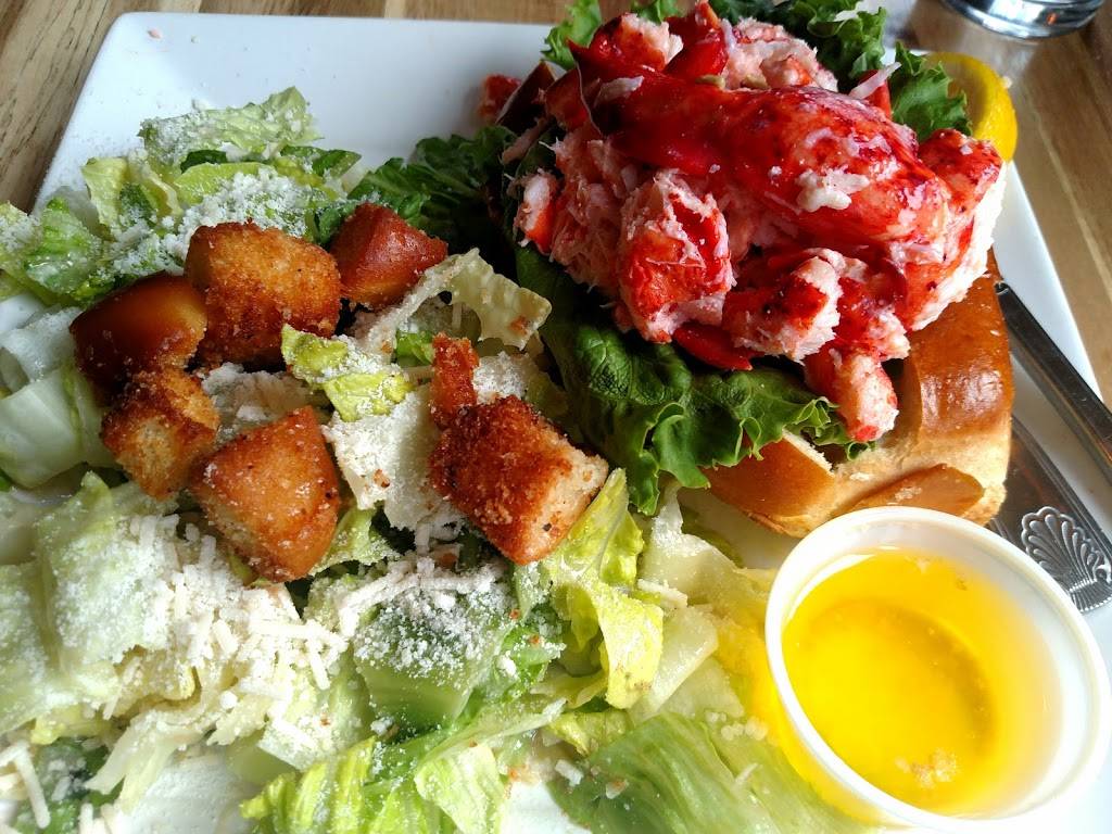 Quahog Republic’s Captains Den | restaurant | 35 Main St, Plymouth, MA 02360, USA | 5085917589 OR +1 508-591-7589