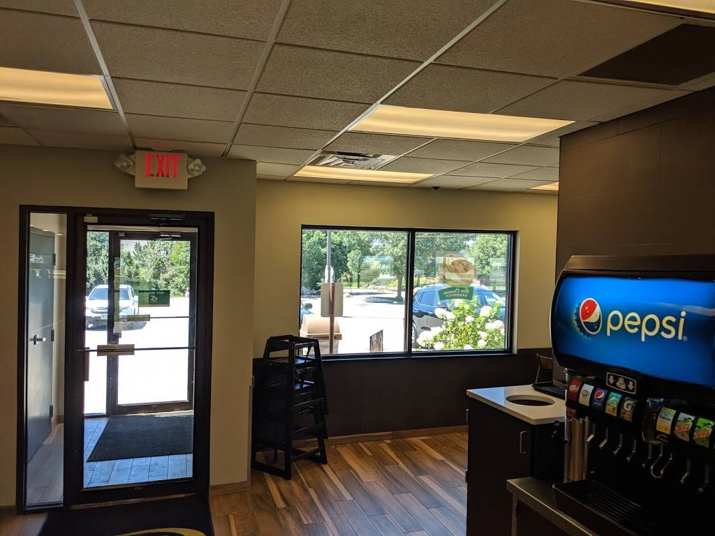 Runza Restaurant | restaurant | 8330 Northwoods Dr, Lincoln, NE 68505, USA | 4024886808 OR +1 402-488-6808