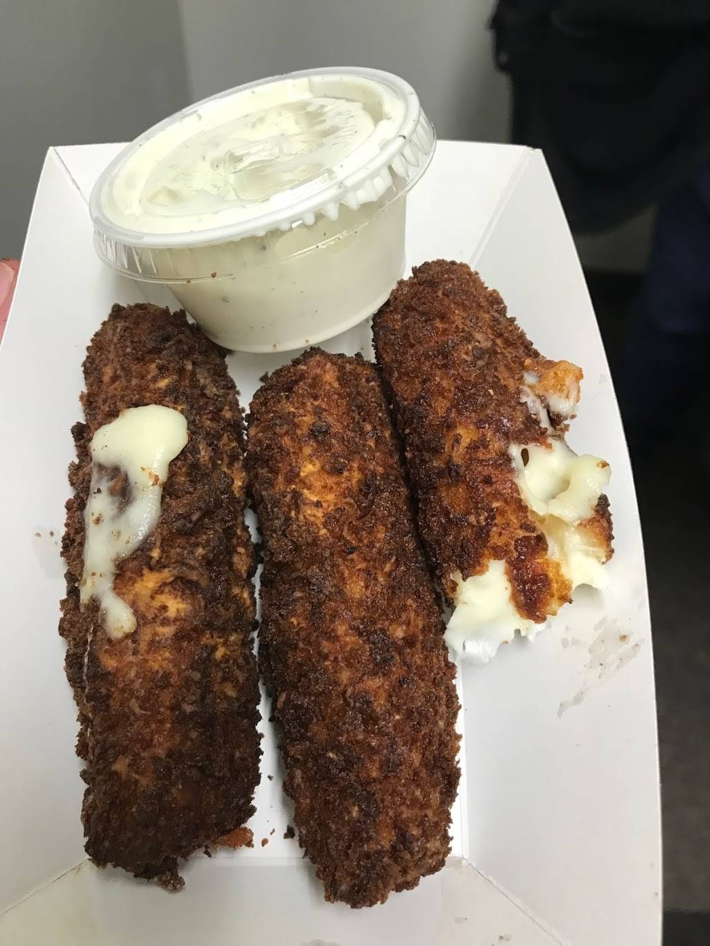 The Big Cheeze | restaurant | 419 N Walnut St, Bloomington, IN 47404, USA | 3179088300 OR +1 317-908-8300