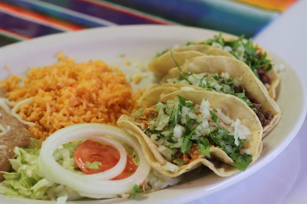Ericks Tacos | restaurant | 1967 W Lawrence Ave, Chicago, IL 60640, USA | 7733346920 OR +1 773-334-6920